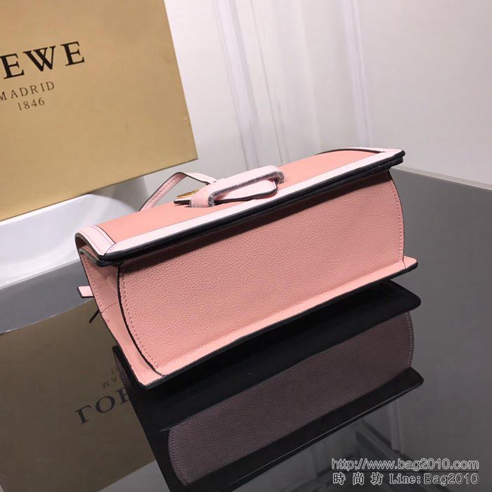 LOEWE羅意威 原單品質 Barcelona三角包 0158 最新概念款 小牛皮荔枝紋 肩背斜挎包  jdl1188